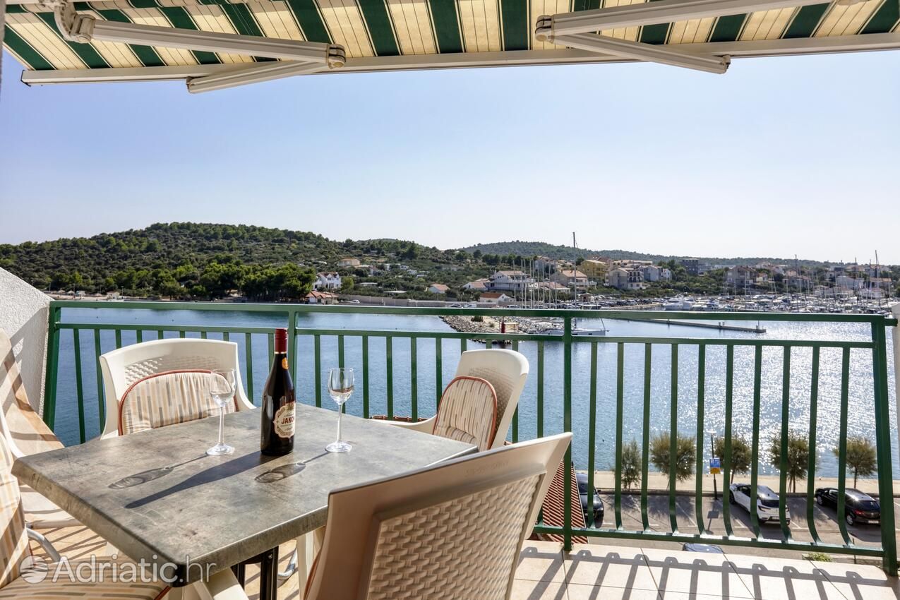 Crveni jednosobni apartman, 42 + 6 m2 - Balkon, House Klarin