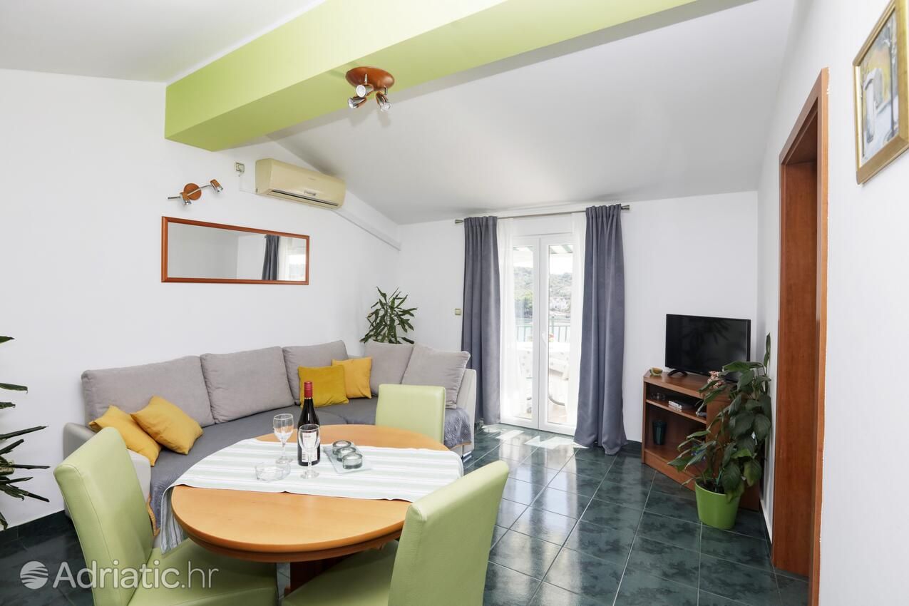Zeleni jednosobni apartman, 44 + 19 m2 - Dnevni prostor, House Klarin